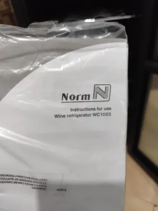 Vinoteca negra NORM N