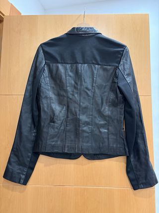 Chaqueta Guess Negra Cuero