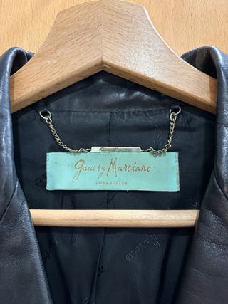 Chaqueta Guess Negra Cuero