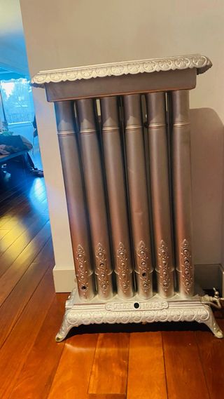 Radiador antiguo decorativo plateado