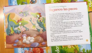 Libros El mundo de los dinos y Vivo en el bosque