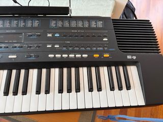 Roland E-36 Teclado con Tarjeta Española