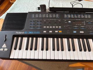 Roland E-36 Teclado con Tarjeta Española