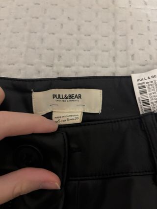 Pantalón campana efecto cuero negro