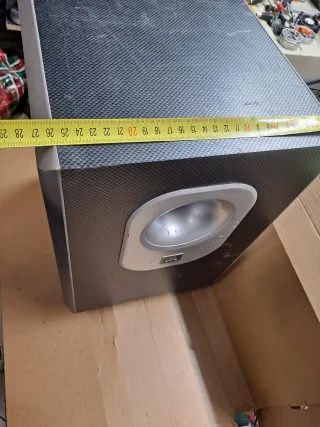 Caja Subwoofer JBL Negra y Gris