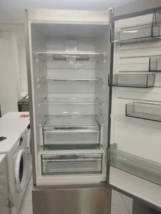 NEVERA MARCA AEG CÓMO NUEVA