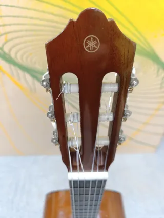 Guitarra Yamaha CX40 con funda y pie