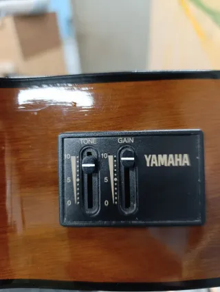 Guitarra Yamaha CX40 con funda y pie