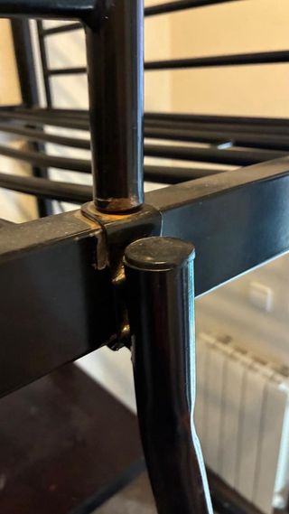 Litera metálica con escritorio