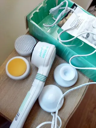 Masajeador Ufesa con accesorios