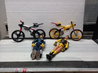 2 Bicicletas Juguete + Figuras Acción