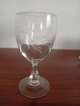 Juego de copas de cristal con relieve