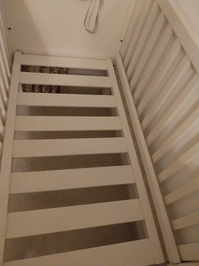 Cuna de madera maciza