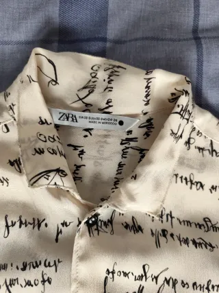 Zara camisa estampada letras