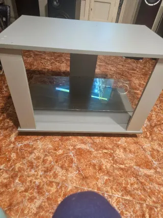 Mesa TV con estante de cristal