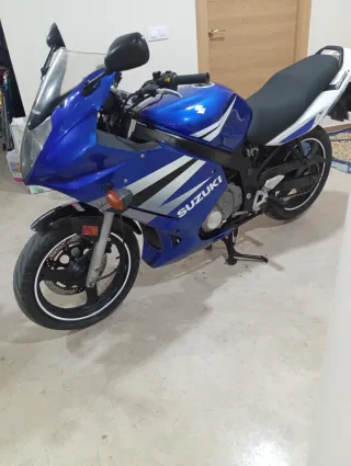 Suzuki GS500F Azul y Blanca