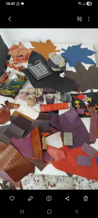 Retales y herramientas de piel