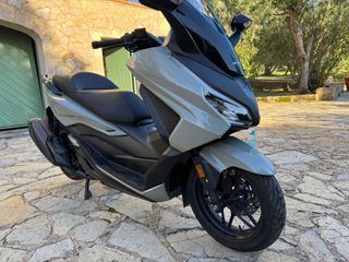 Honda Forza 350 Maxi Scooter