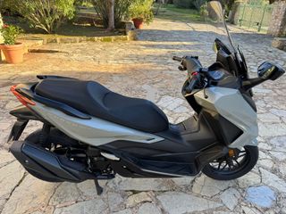 Honda Forza 350 Maxi Scooter