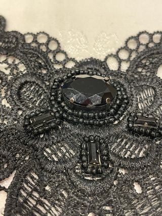 Gargantilla encaje gótico y abalorios