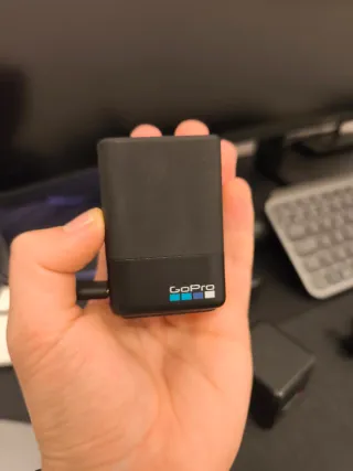 GoPro Hero7 Black + baterías extra + cargadores