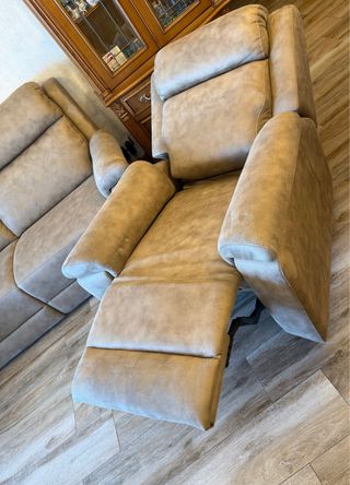 Sofá y butaca reclinables beige