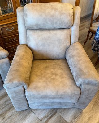Sofá y butaca reclinables beige