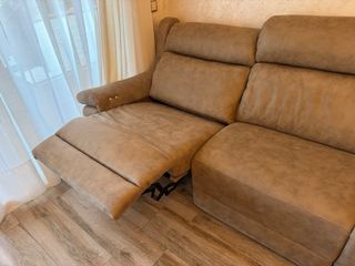 Sofá y butaca reclinables beige