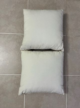 2 Cojines Decorativos Azul Marino y Beige