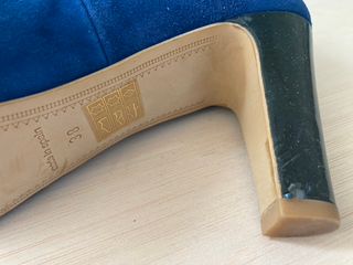 Zapatos tacón piel azul talla 38