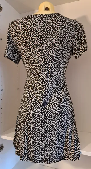 Vestido Flores. Pull and Bear. Talla L