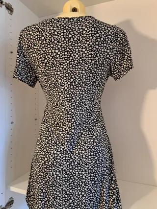 Vestido Flores. Pull and Bear. Talla L