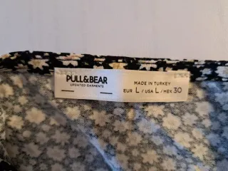 Vestido Flores. Pull and Bear. Talla L