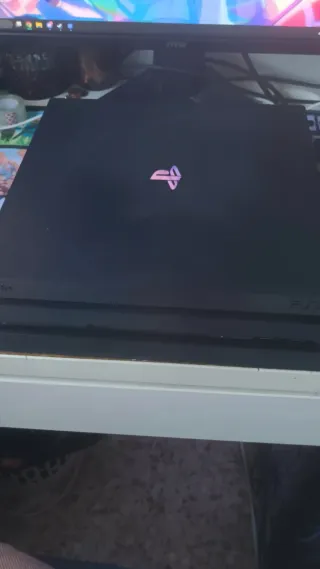 PS4 PRO (1TB) + Mando y Cable