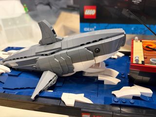 Lego Ideas 21350 Tiburón - Set de Construcción