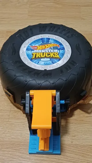 Lanzadera hotweels   monsters truck