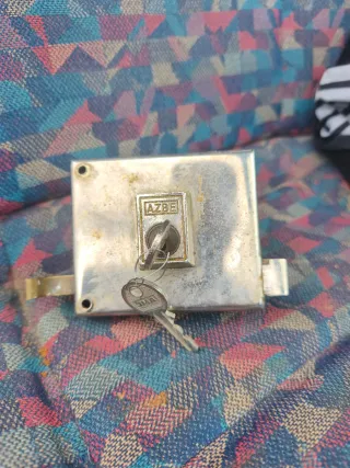 Cerradura AZBE con llaves