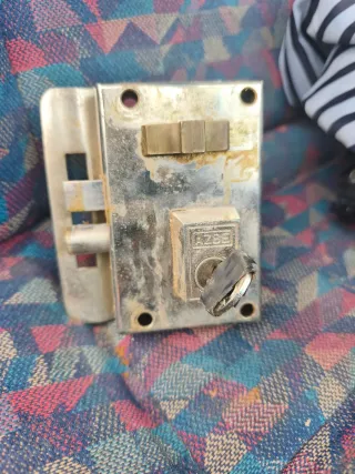 Cerradura AZBE con llaves