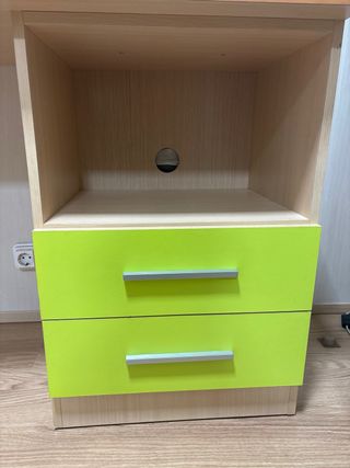 Escritorio madera con cajones verdes