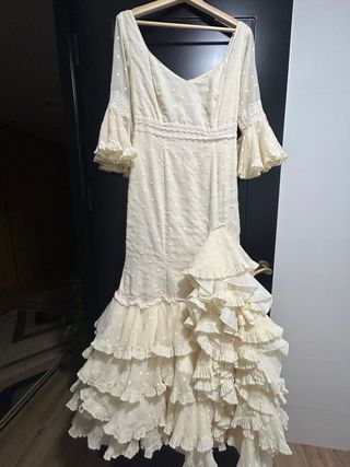 Vestido Flamenca Beig de plumeti.