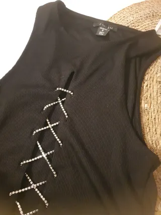 Top Negro con escote trenzado de Diamantes