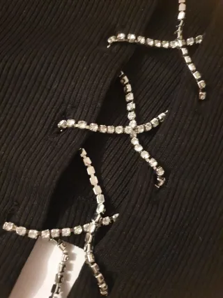 Top Negro con escote trenzado de Diamantes