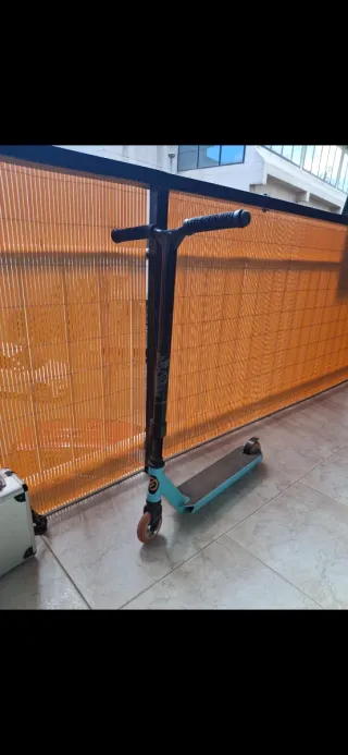 Patinete Oxelo Azul y Negro