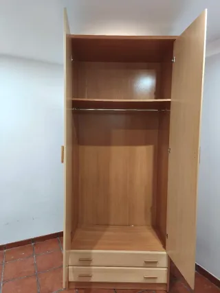 Armario de madera 2 puertas y 2 cajones