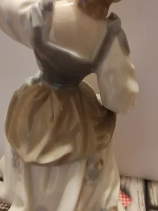 Figura Lladro porcelana niña con pájaro