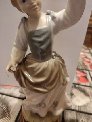 Figura Lladro porcelana niña con pájaro