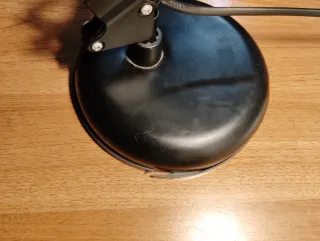 Lámpara de escritorio negra ajustable