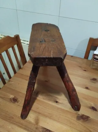 Taburete madera antiguo