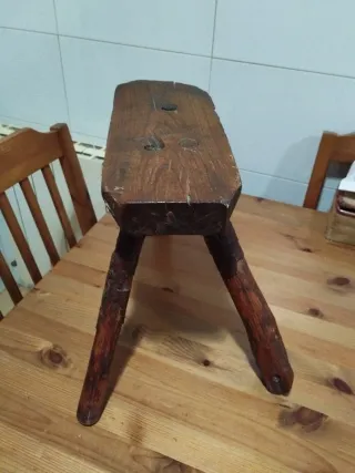 Taburete madera antiguo