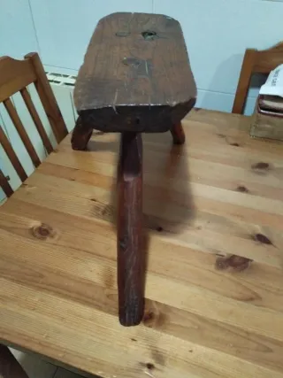 Taburete madera antiguo